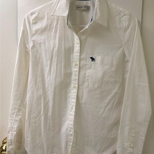 Abercrombie & Fitch White Casual Button-Down Shirt with Navy Logo